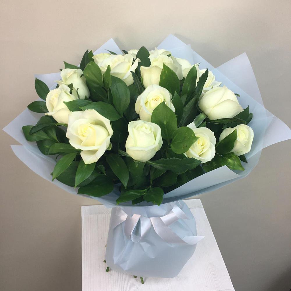 Букет 15 Белых роз Проуд в Троицкое