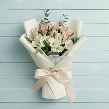 Букет цветов из:  Альстромерии в Троицкое