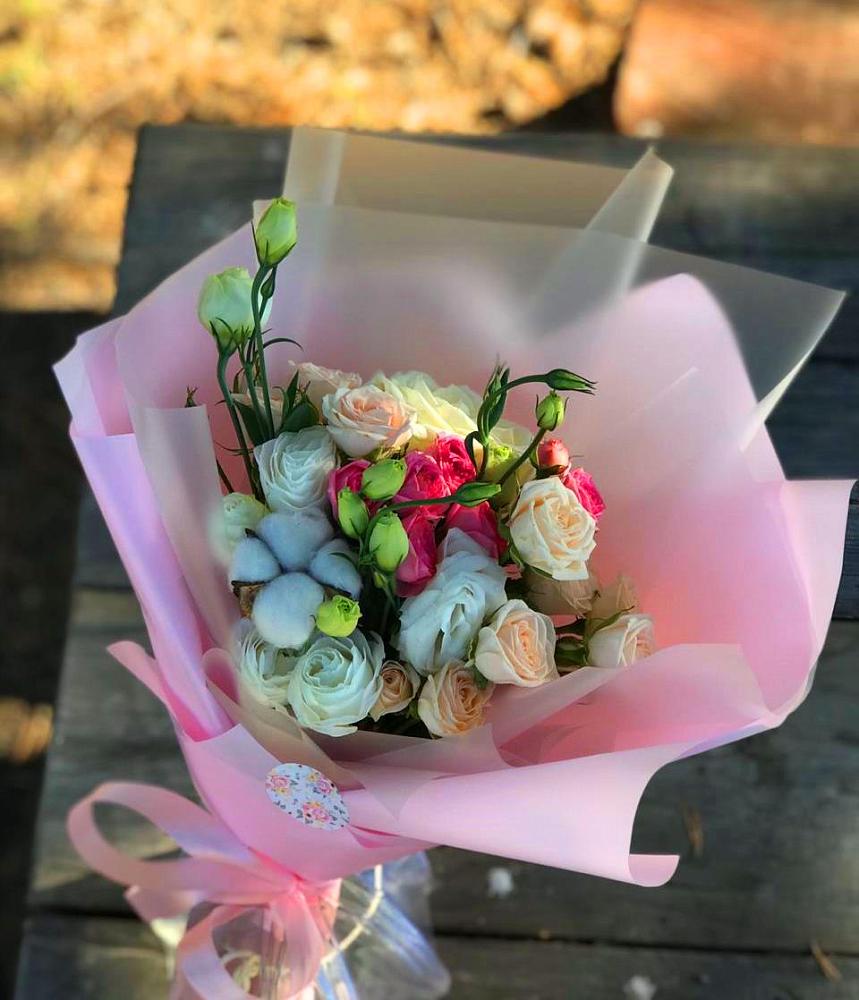 Букет цветов из: Розы и Лизиантусы в Троицкое