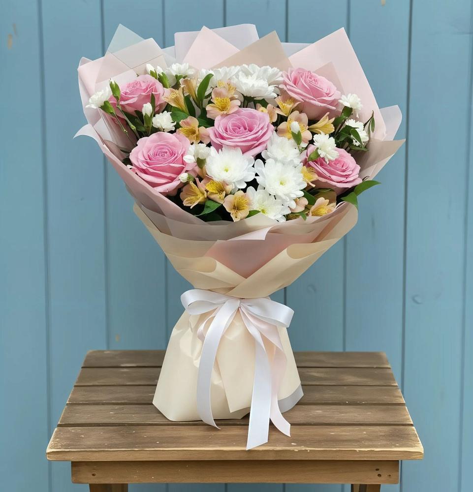 Букет цветов из: Гвоздики, Орхидеи и Розы в Троицкое